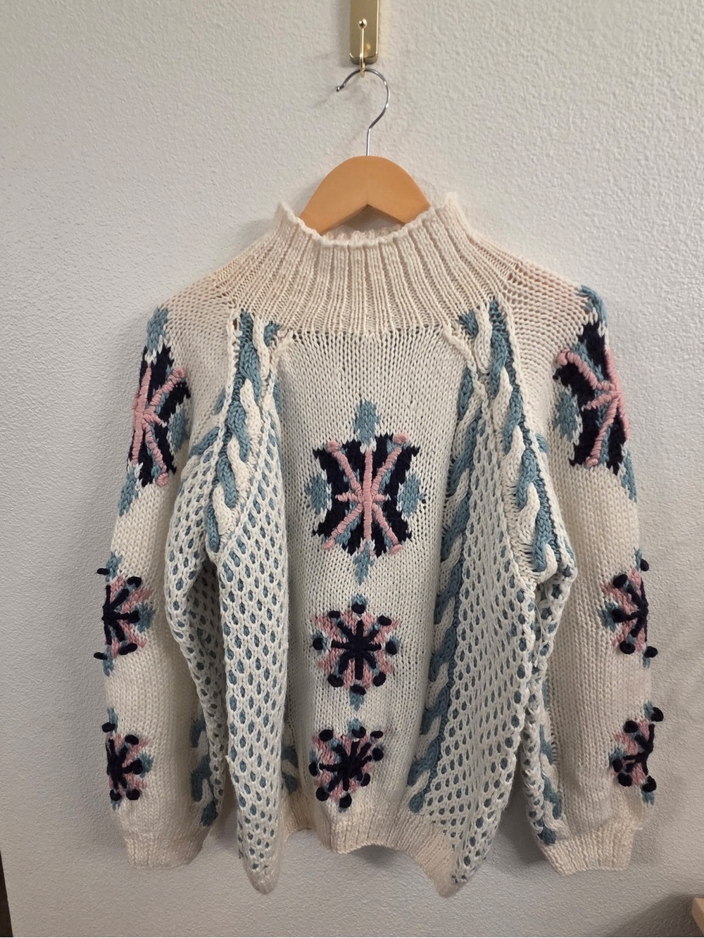 Vintage Susann D Chunky Knit Sweater Cream Blue Pink 3D Floral Mock Necklace - Picture 2 of 4